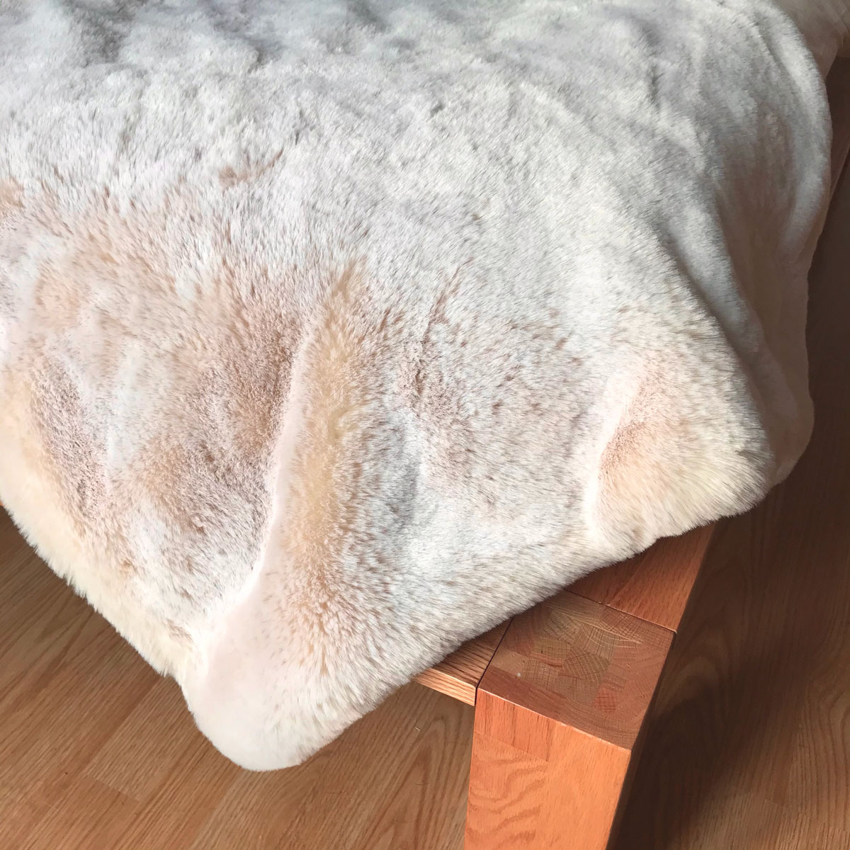 Luxury faux fur bed runner | Beige Frost - The Stylish Dog Company