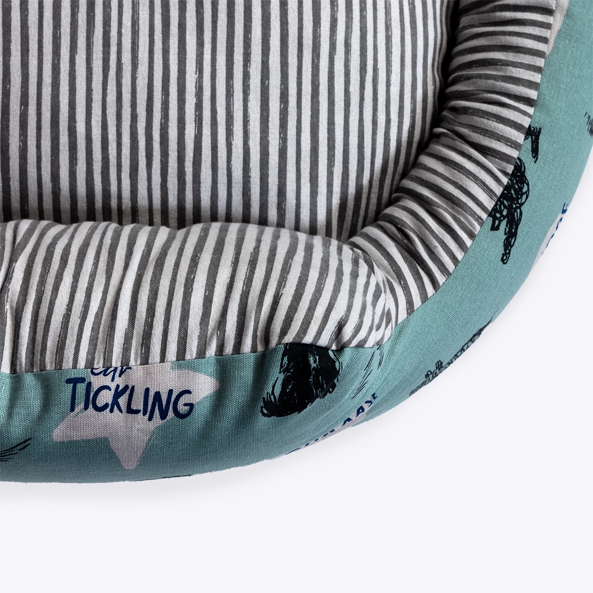 Battersea Playful Dogs Round Slumber Dog Bed - Image 3